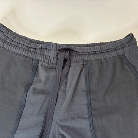 Lululemon Noir Short - Picture 8 of 13